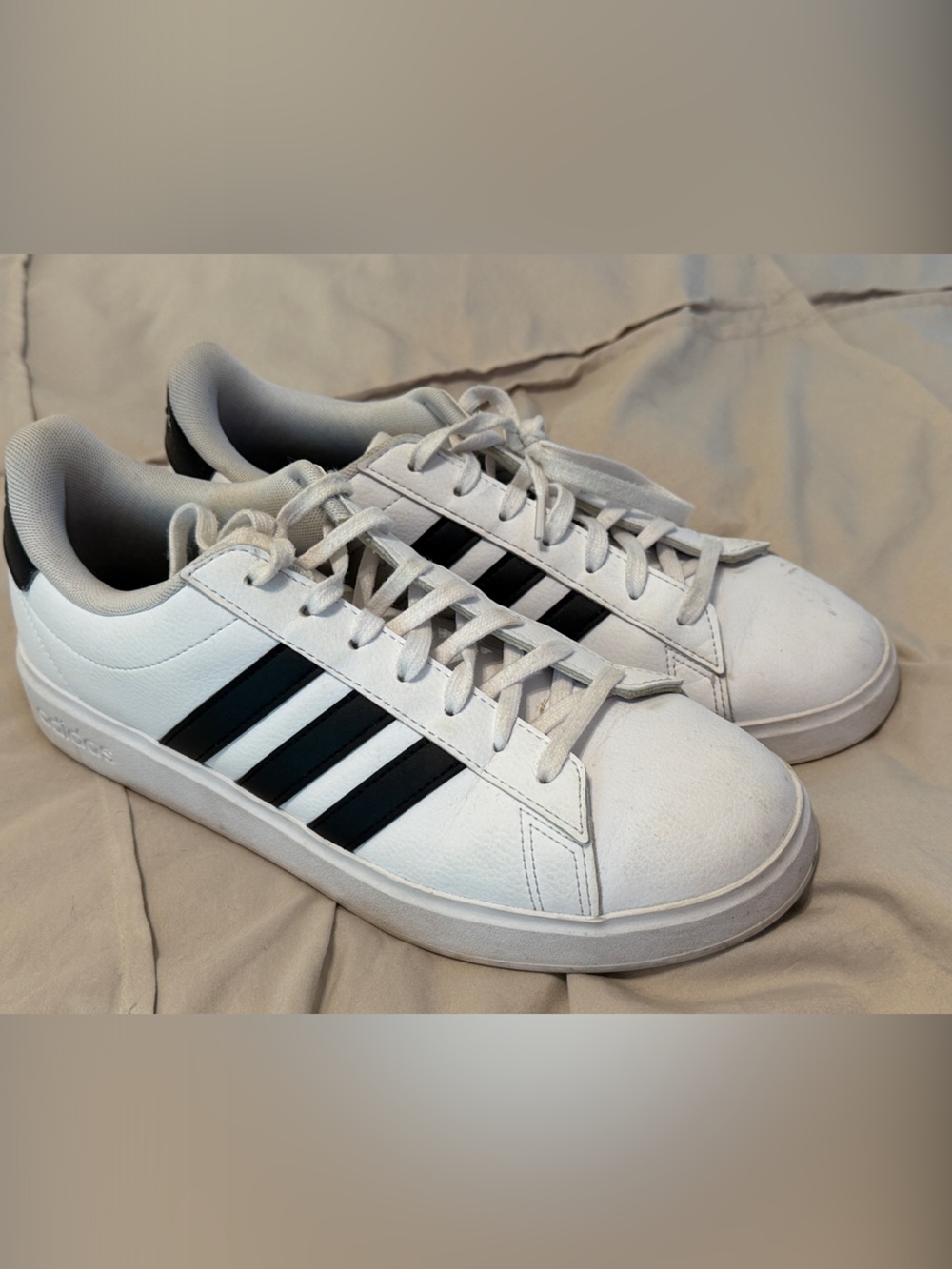 adidas Women’s size 10